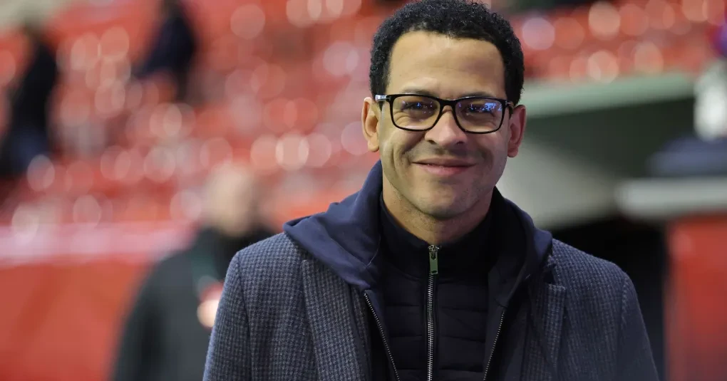 Chelsea demite Liam Rosenior; Calum McFarlane assume interinamente até o fim da temporada