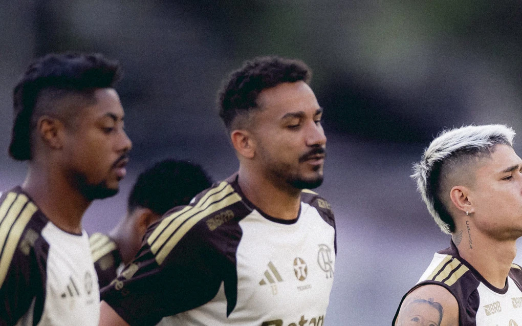 Flamengo acelera reação após cobranças internas e crítica de Danilo