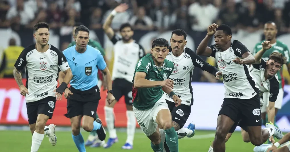 Com dois a menos, Corinthians segura 0 a 0 com o Palmeiras no Brasileirão | CNN Brasil