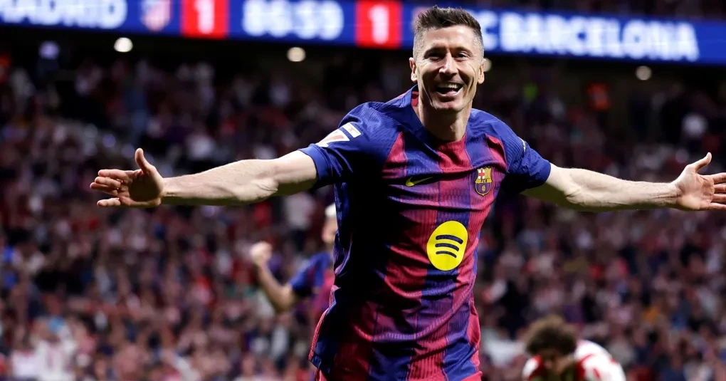 Lewandowski decide, Barcelona vence Atlético por 2 a 1 e amplia liderança