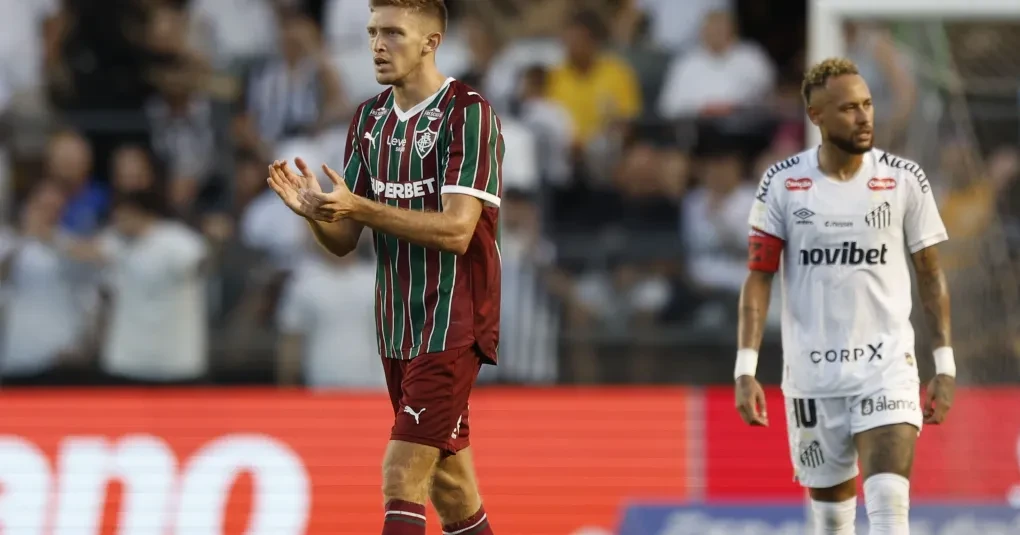 Com Neymar discreto, Fluminense vira sobre Santos, que é vaiado na Vila | CNN Brasil