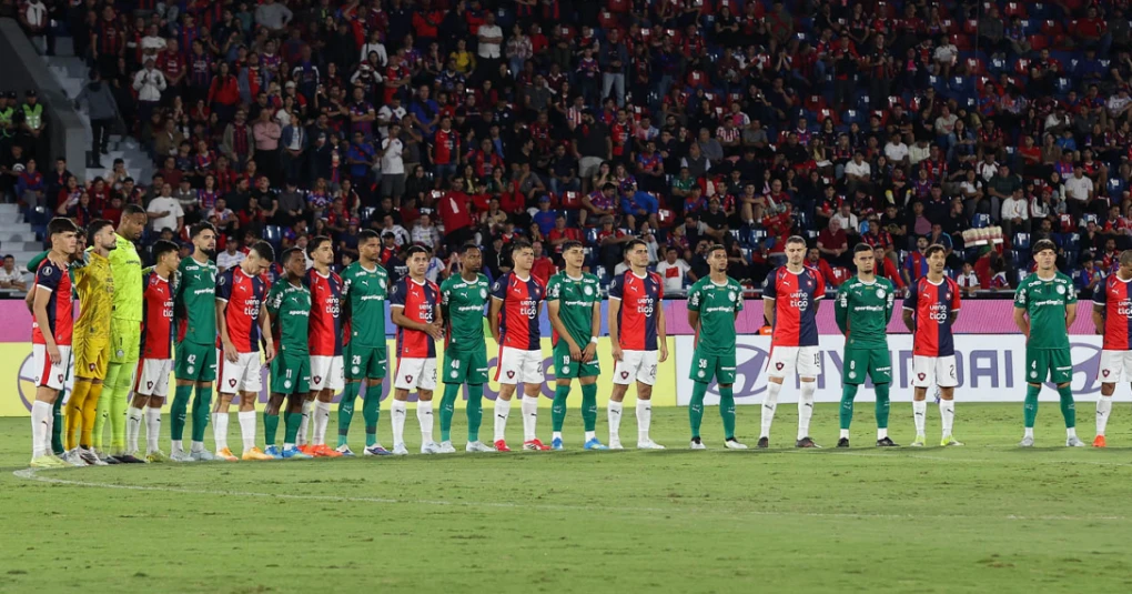 Conmebol toma decisão sobre gramados após polêmica com Palmeiras | CNN Brasil