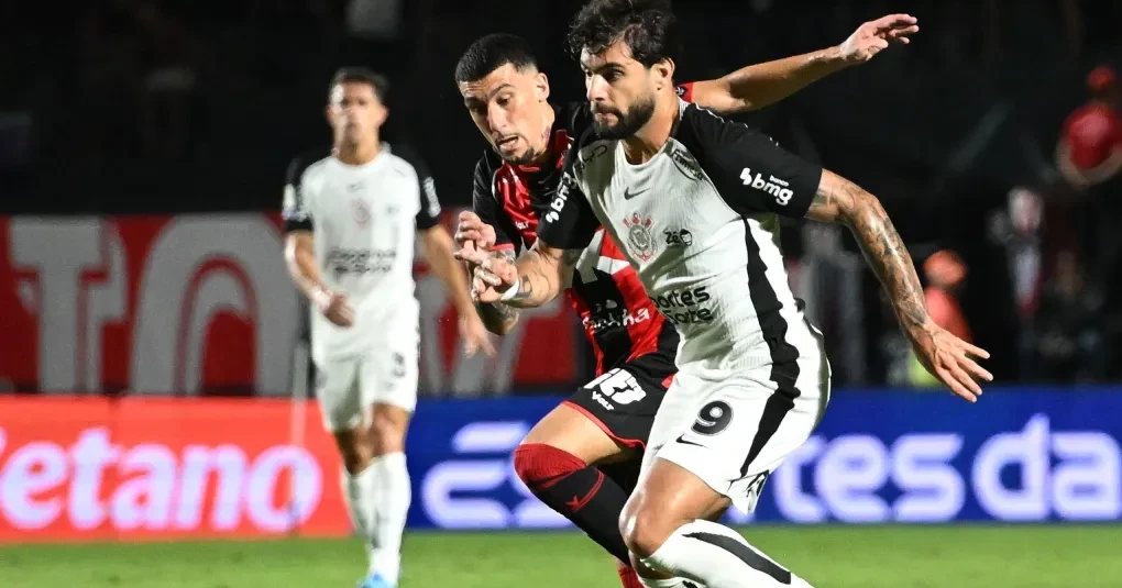 Corinthians empata com Vitória em jogo fraco e entra no Z4 do Brasileiro | CNN Brasil