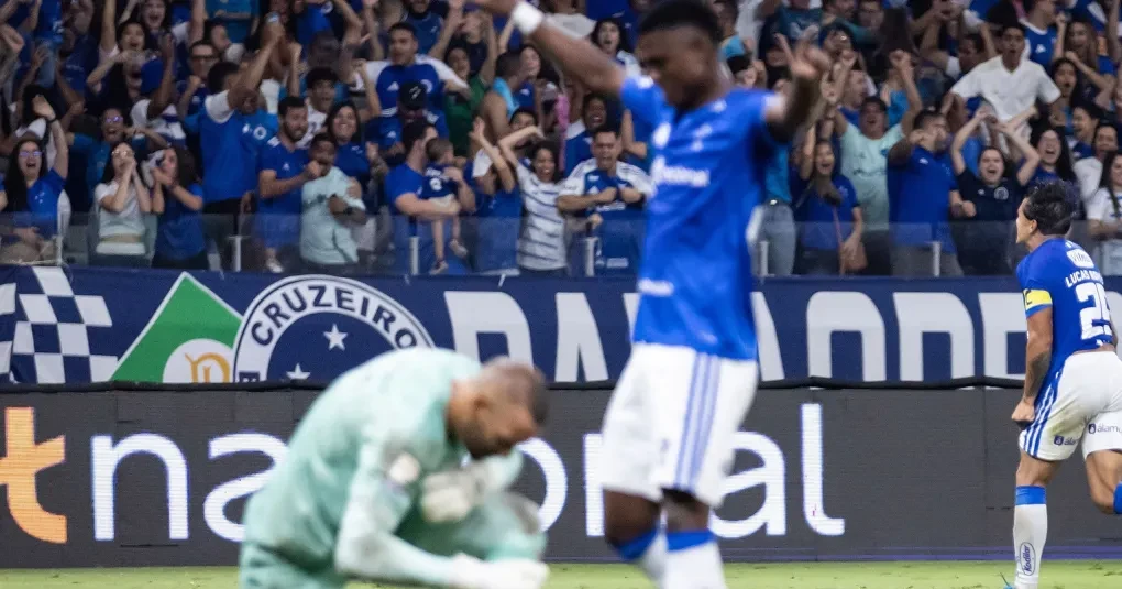 Cruzeiro vence Grêmio e deixa o Z4 do Brasileirão pela primeira vez no ano | CNN Brasil