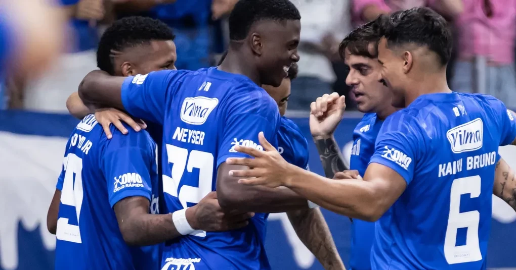 Cruzeiro vence RB Bragantino de virada, mas não deixa Z-4 do Brasileirão | CNN Brasil