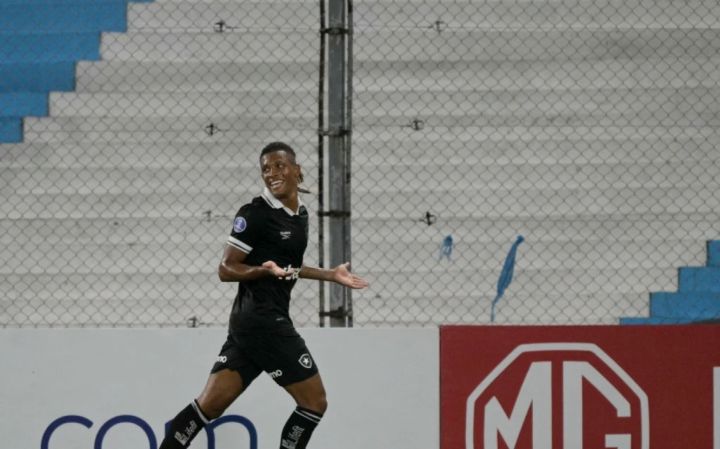 danilo-cita-dedicação-e-foco-do-botafogo-em-vitória-todos-correram-do-começo-ao-fim-1