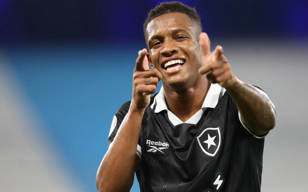 Danilo marca nos acréscimos, e Botafogo vence o Racing fora de casa | Botafogo | O Dia