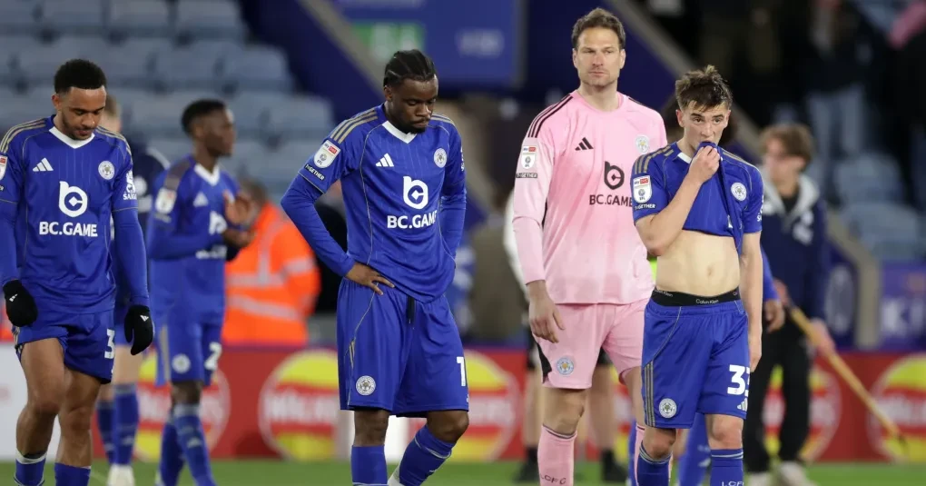 Dez anos após vencer a Premier League, Leicester cai para terceira divisão | CNN Brasil