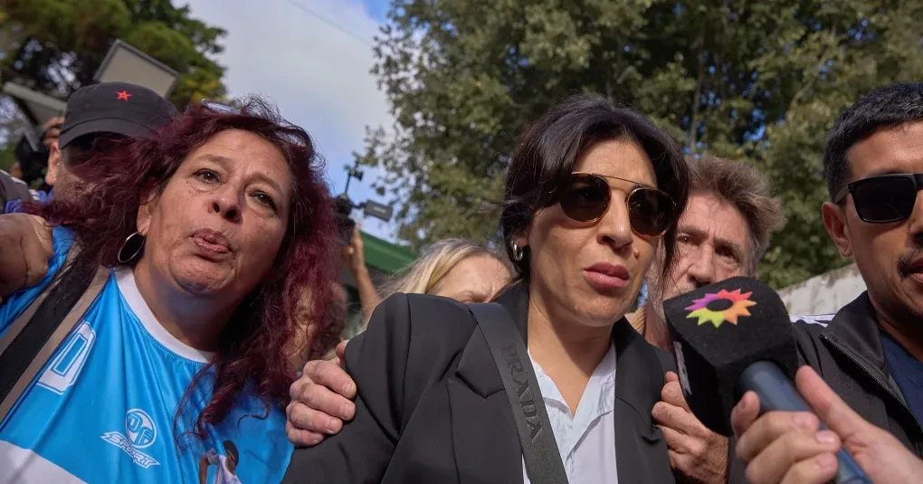 Em julgamento, filha de Maradona denuncia médicos: "Manipulação horrível" | CNN Brasil