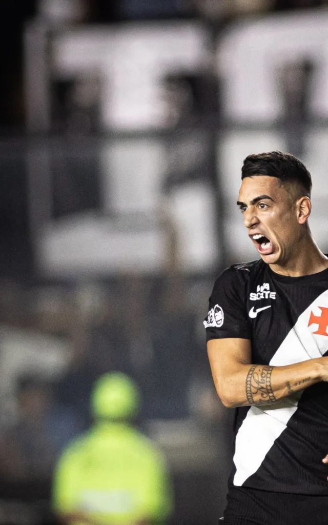 Vasco vence o São Paulo de virada em noite de homenagens a Roberto Dinamite