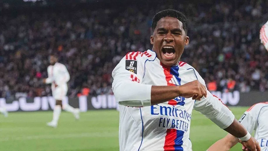 Endrick brilha, e Lyon surpreende PSG pelo Campeonato Francês | CNN Brasil