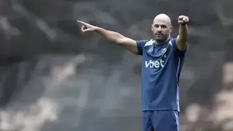 Escalação do Botafogo: lateral ainda é dúvida para jogo contra o Coritiba | CNN Brasil