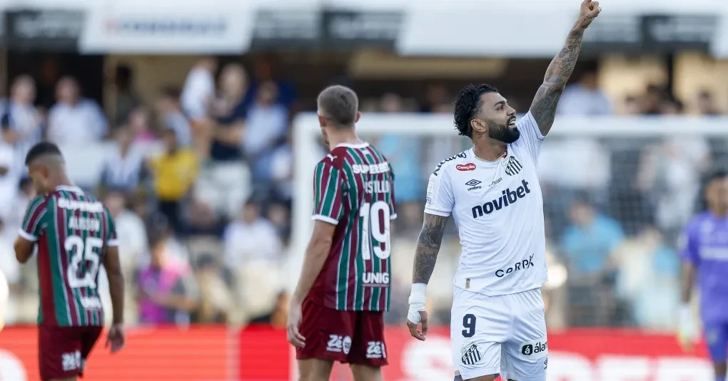 Falta de Neymar no gol? Veja lance polêmico em Santos x Fluminense | CNN Brasil