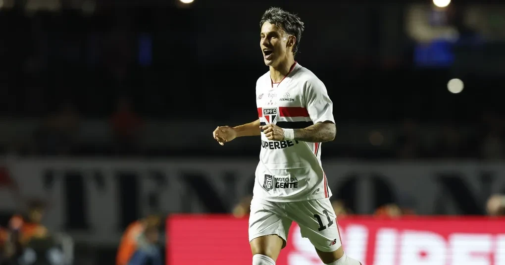 Ferreira faz três, São Paulo goleia o Cruzeiro por 4 a 1 no Morumbi