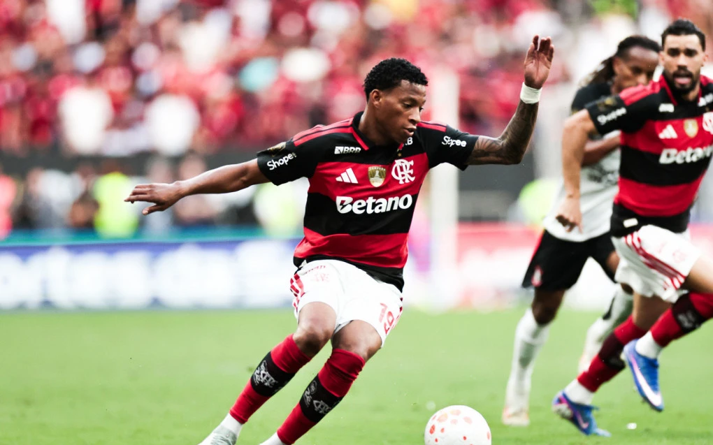 Flamengo avalia priorizar reforço de ataque após crise com Gonzalo Plata
