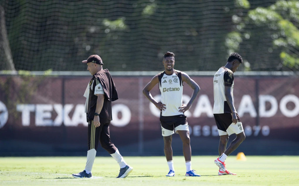 Flamengo não relaciona Bruno Henrique e aguarda avaliação médica dos convocados
