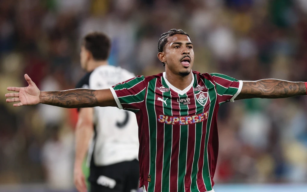 Fluminense supera o Corinthians por 3 a 1 e mantém perseguição no Brasileirão