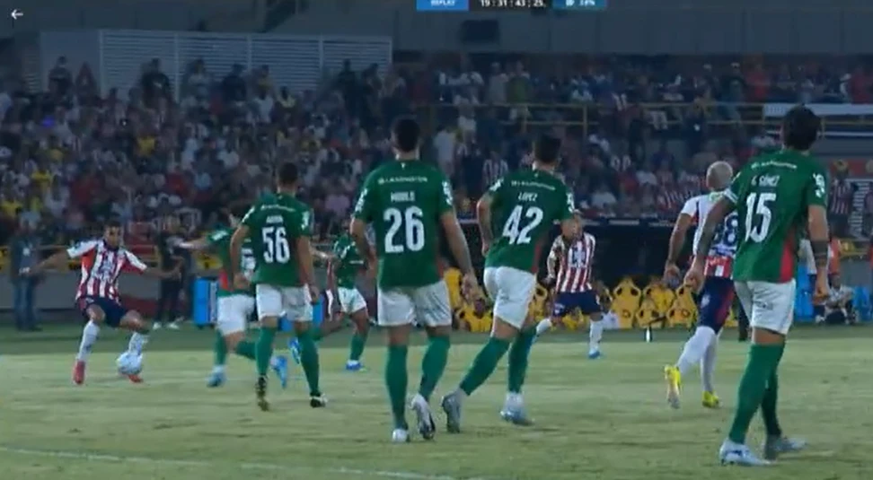 Foi pênalti? Reveja o lance de Junior Barranquilla x Palmeiras | CNN Brasil