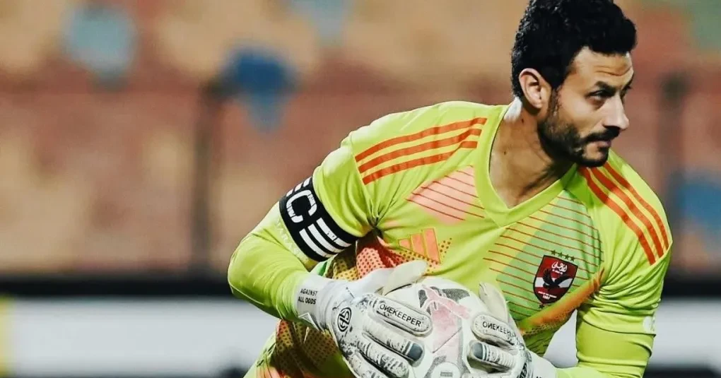 Goleiro do Al-Ahly é suspenso por quatro jogos após agredir árbitro | CNN Brasil