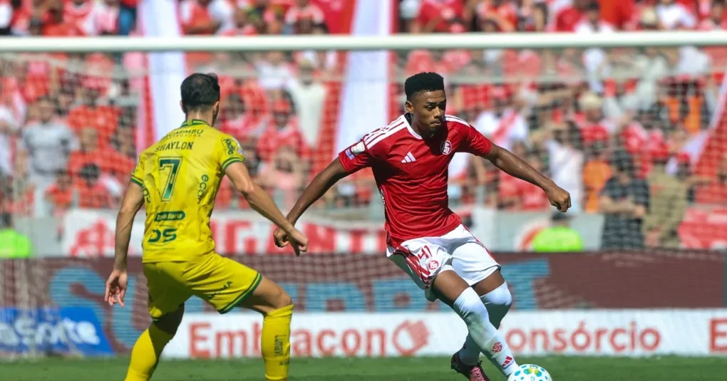 Internacional perde para o Mirassol e se aproxima do Z-4 do Brasileirão | CNN Brasil