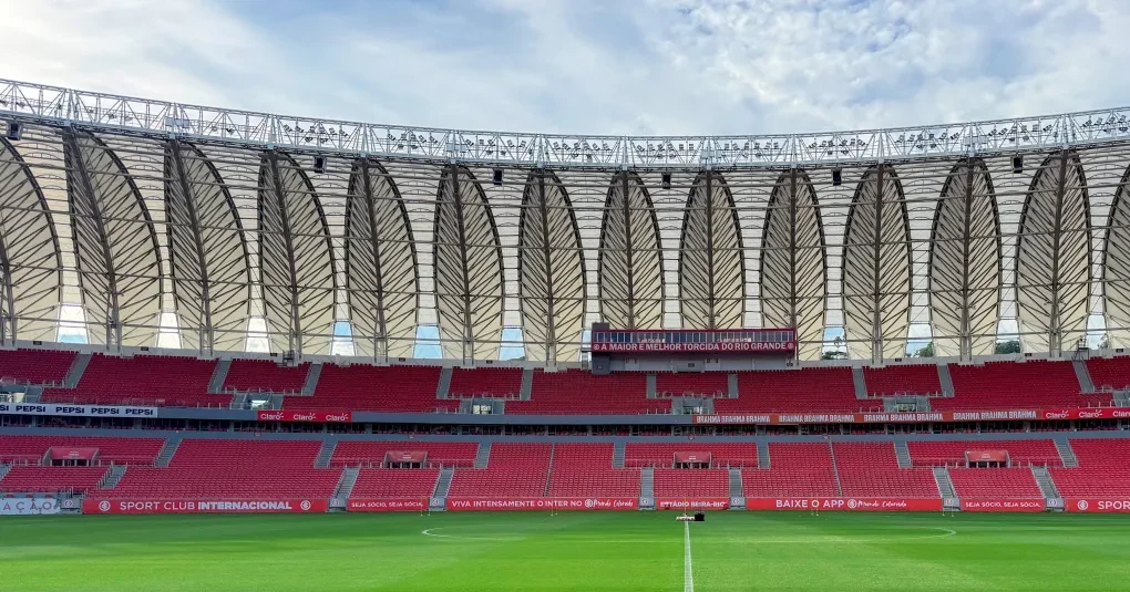 Internacional x Grêmio: escalações e onde assistir ao jogo do Brasileirão | CNN Brasil