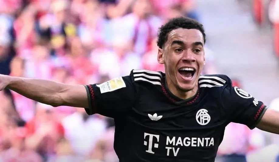 Já campeão, Bayern de Munique consegue virada espetacular contra Mainz | CNN Brasil