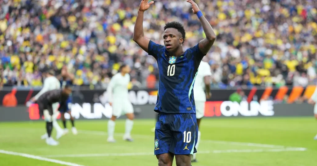 Jornal coloca Vini Jr. entre favoritos à Bola de Ouro 2026; veja ranking | CNN Brasil