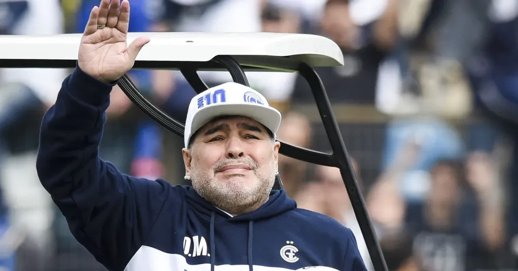 Justiça da Argentina retoma julgamento da morte de Diego Maradona | CNN Brasil