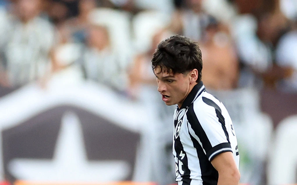 Montoro brilha no meio-campo e recebe elogios após duelo com a Chapecoense