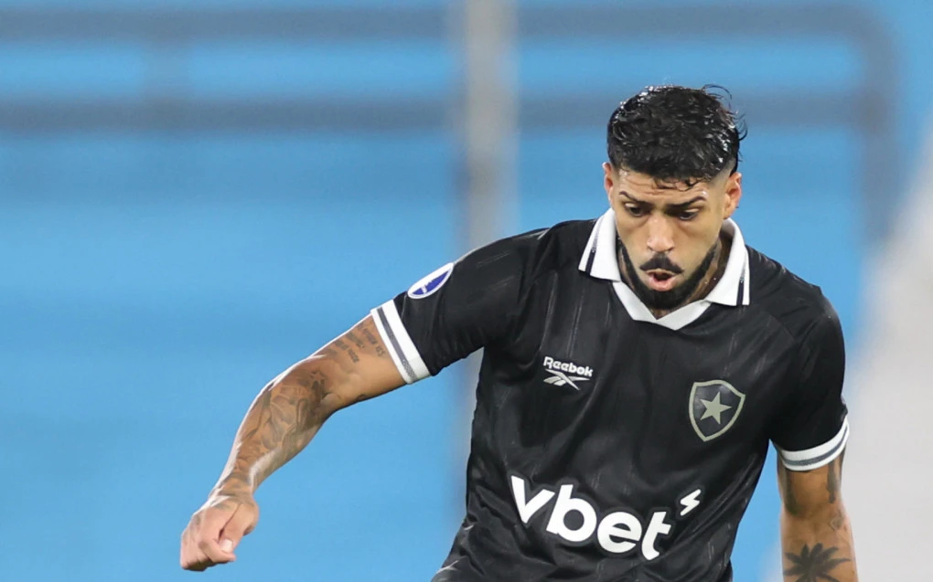 Botafogo aceita venda de Alexander Barboza ao Palmeiras após decisão da FGV