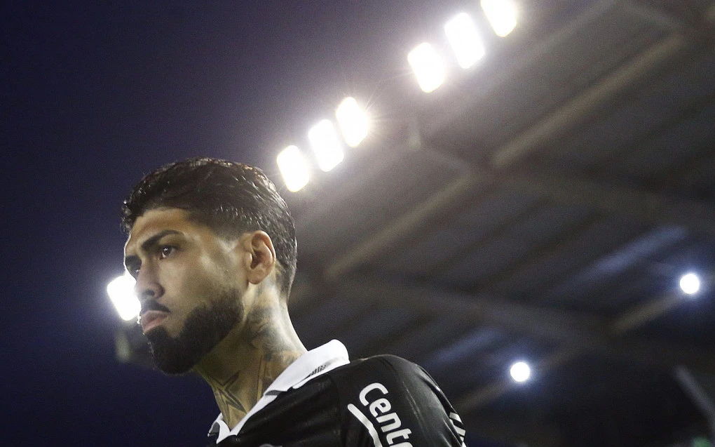 Palmeiras avança por Alexander Barboza, zagueiro do Botafogo