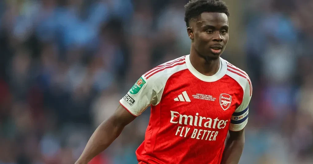 Saka se recupera de lesão e reforça Arsenal em reta final da Premier League | CNN Brasil