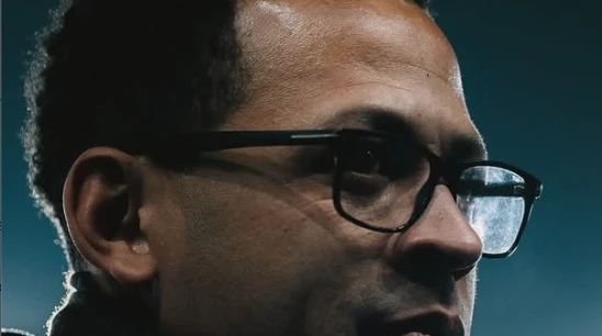 Rosenior critica elenco do Chelsea após nova derrota e fala em ‘raiva anestesiada’