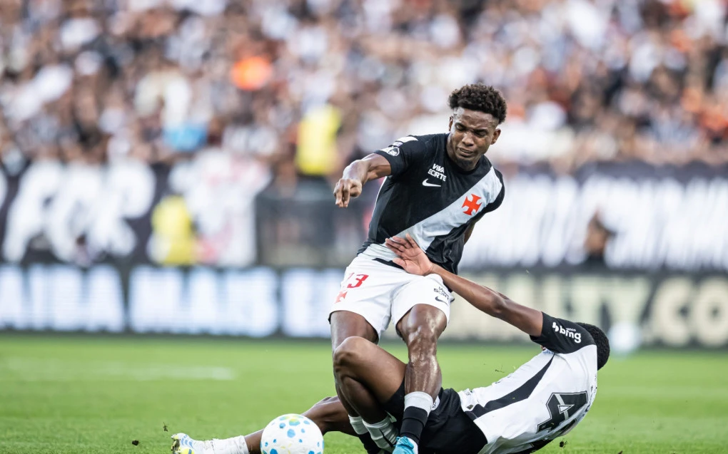 Thiago Mendes critica arbitragem após derrota do Vasco para o Corinthians