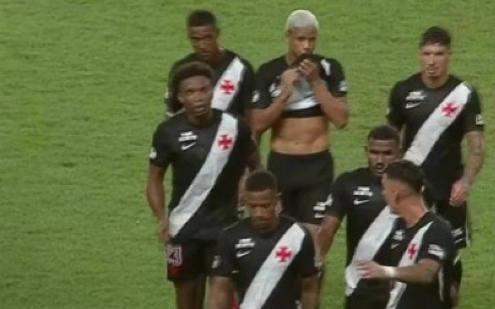 Thiago Mendes minimiza discussão com Puma Rodríguez: ‘Faz parte do jogo’