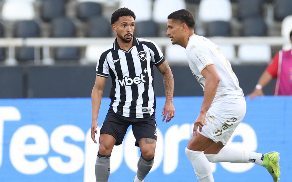 Vitinho critica postura de Anselmi e aponta mudança com Franclim no Botafogo