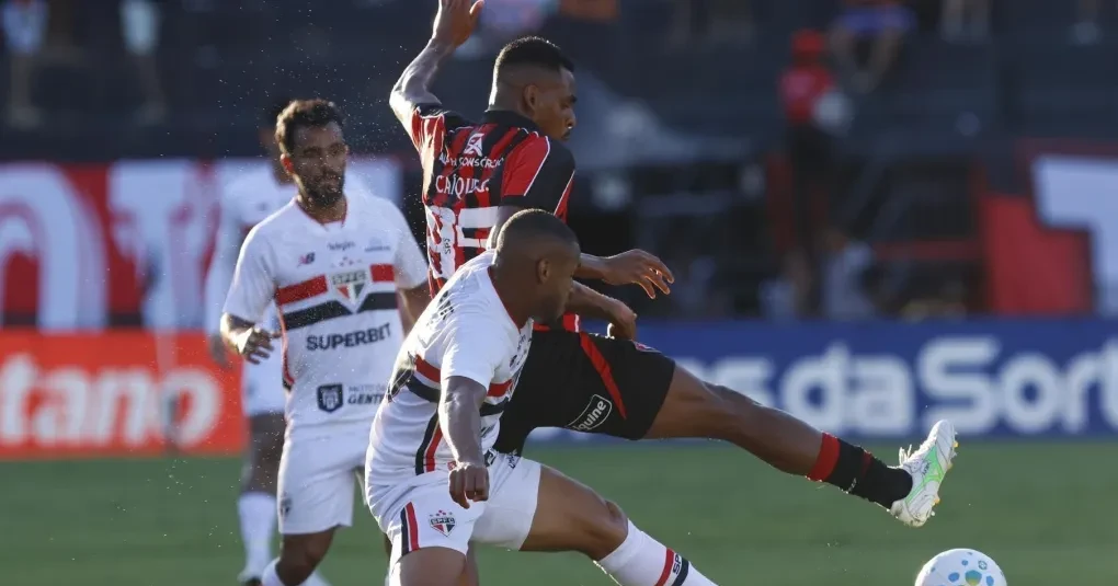 Vitória vence São Paulo em casa e se recupera no Brasileirão | CNN Brasil
