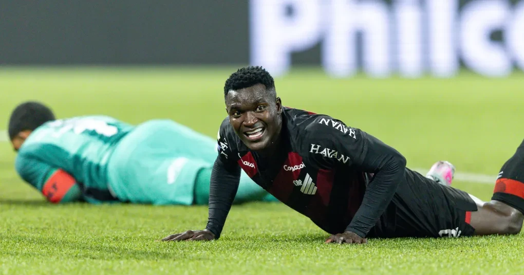 viveros-brilha-e-athleticopr-vence-o-vitória-pelo-brasileirão-1