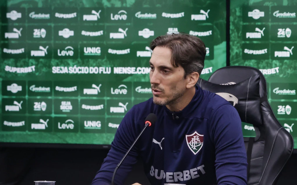 Zubeldía critica gramado do Germano Krüger após empate do Fluminense