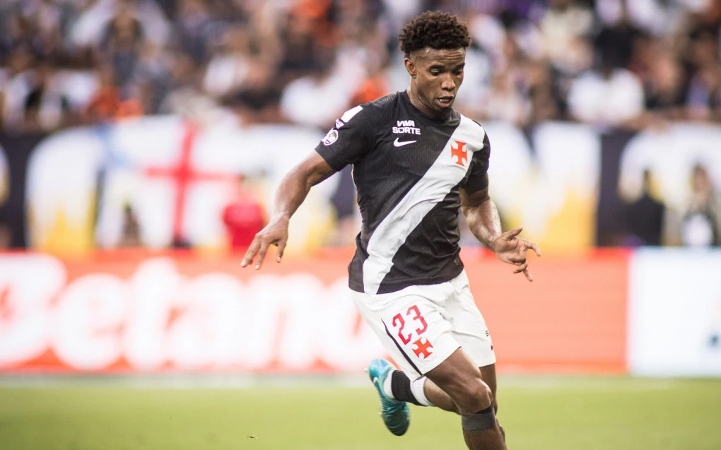 STJD absolve Thiago Mendes; volante do Vasco fica à disposição para o clássico contra o Flamengo