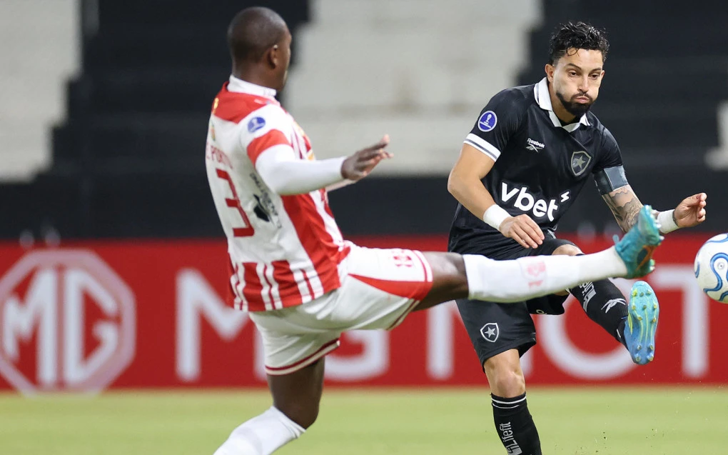 Alex Telles comenta renovação de contrato com o Botafogo: ‘Tudo tem seu tempo’ | Botafogo | O Dia