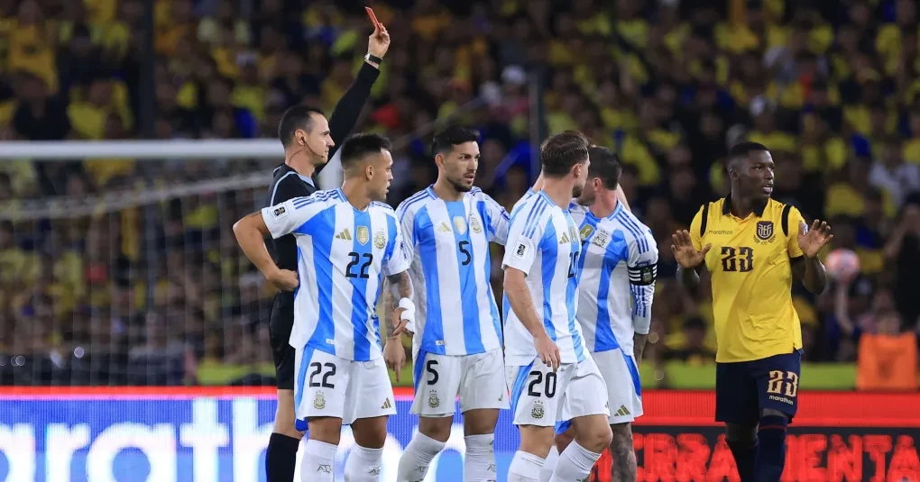 Após apelo da Conmebol, Fifa libera atletas suspensos para estreia na Copa | CNN Brasil