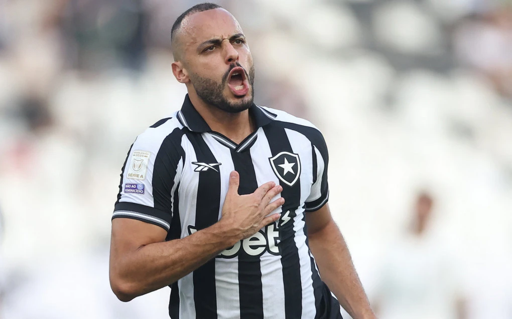 Arthur Cabral marca hat-trick e destaca apoio de Barboza: ‘Sempre me apoiou’