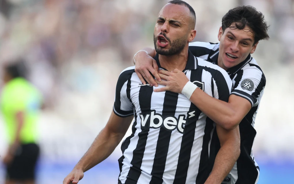 Arthur Cabral faz três gols, Botafogo vence Corinthians e encosta no G-5 do Brasileirão | Botafogo | O Dia