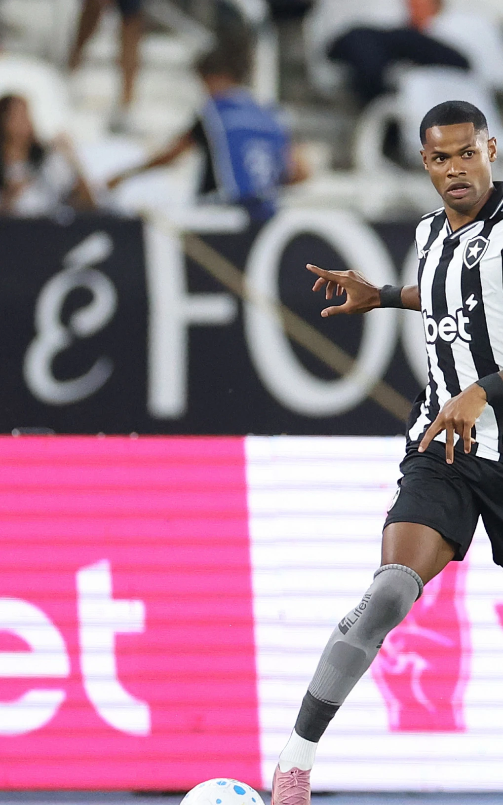 Atacante desfalcará o Botafogo no jogo contra o Atlético-MG | Botafogo | O Dia