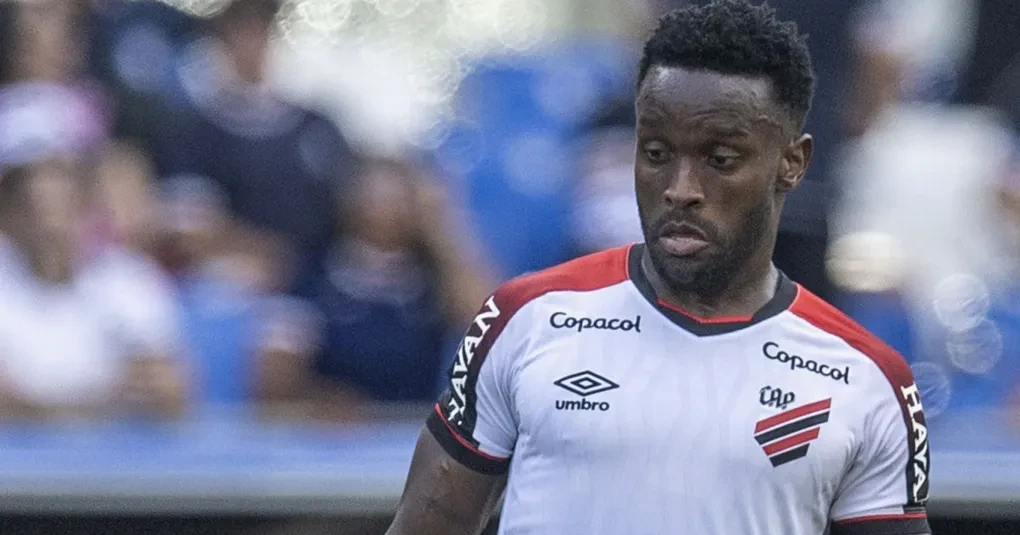 Athletico-PR vira contra o Remo e volta a vencer no Brasileirão | CNN Brasil
