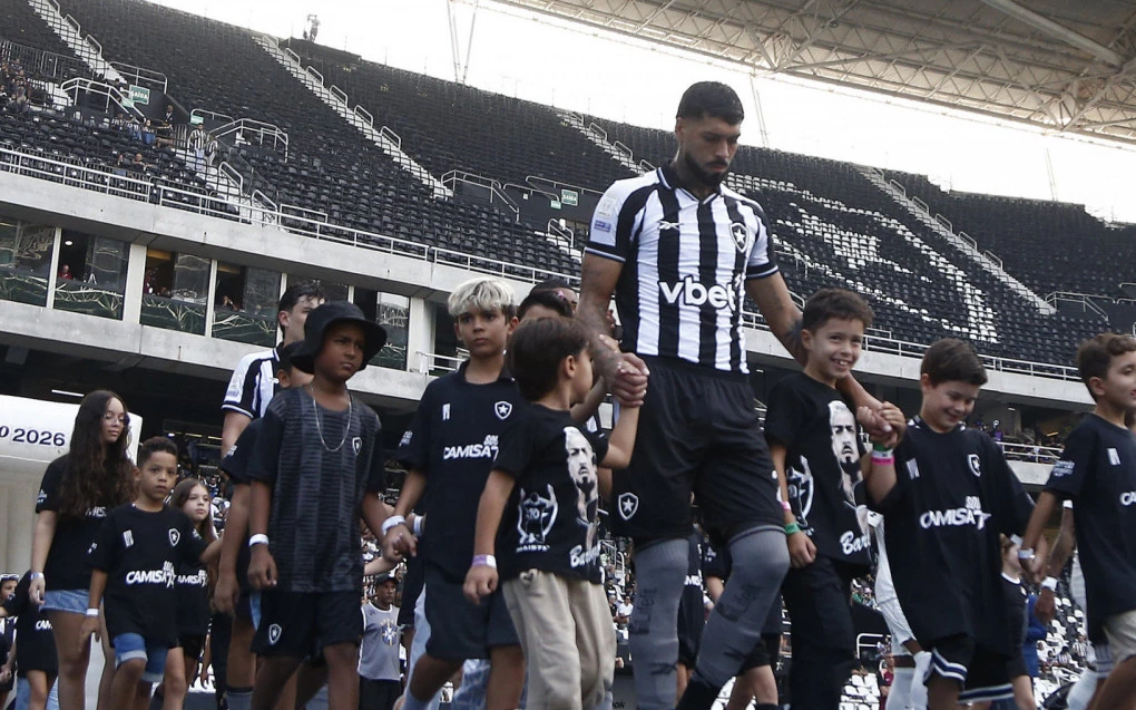 Barboza se emociona em despedida do Botafogo no Nilton Santos: 'Nunca vivi algo assim' | Botafogo | O Dia