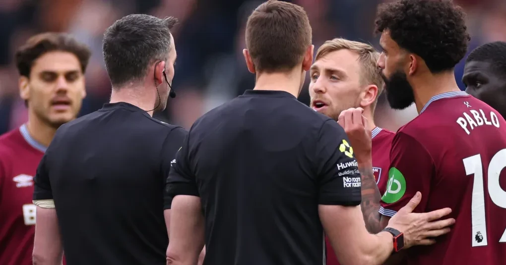 batalhas-na-pequena-área-da-premier-league-colocam-regras-à-prova-1