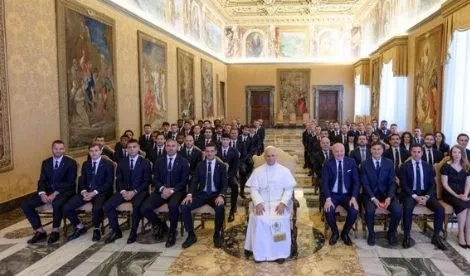 Benção? Papa Leão XIV recebe Inter e time goleia Lazio horas após encontro | CNN Brasil