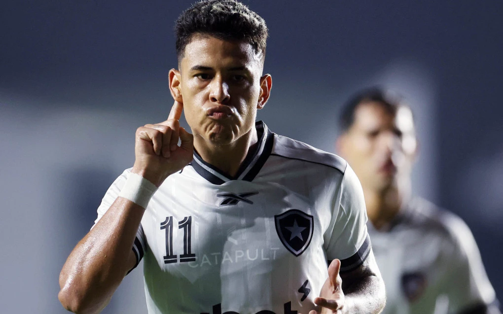 Botafogo se reúne com agentes de Matheus Martins para avaliar oferta de clube russo